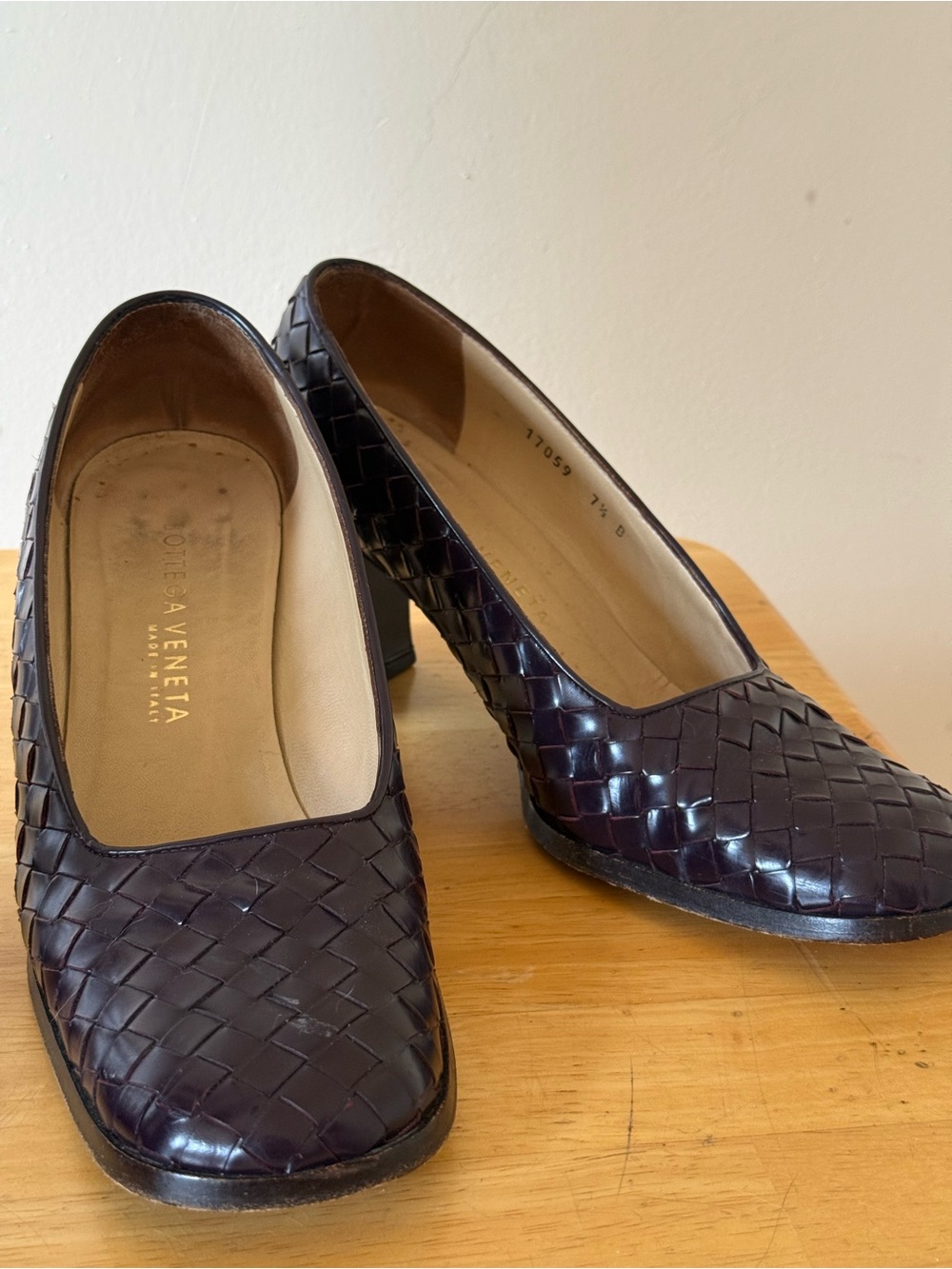 Bottega Veneta Women's Woven Leather Pump in burgundy